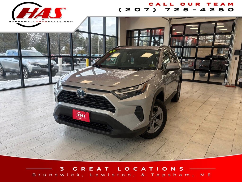 2022 Toyota RAV4 XLE's photo