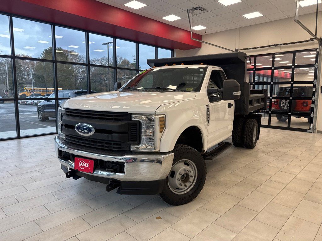 2018 Ford F-350 Super Duty Chassis Cab's photo