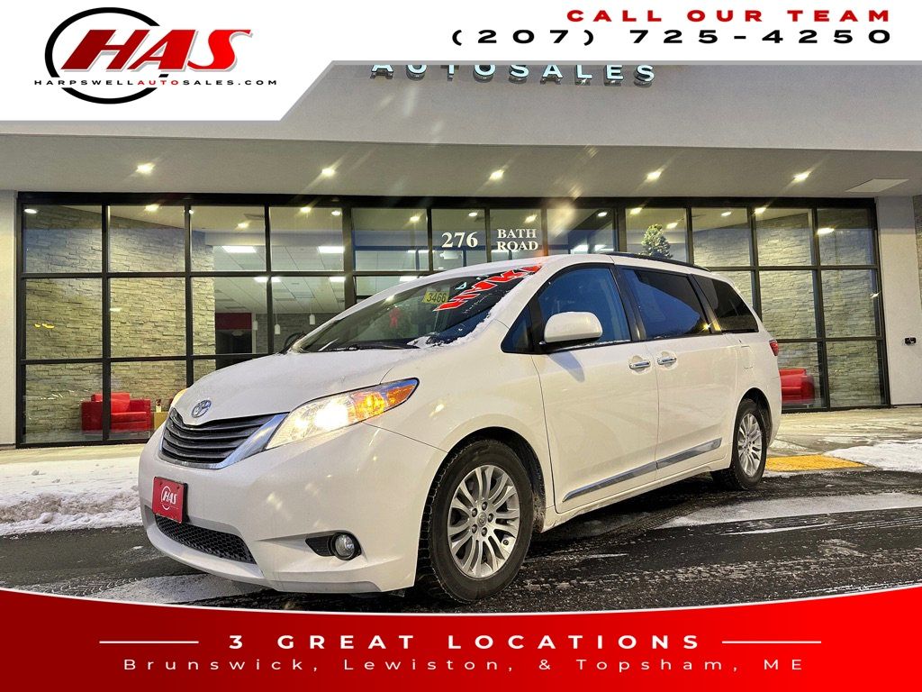 2015 Toyota Sienna XLE's photo