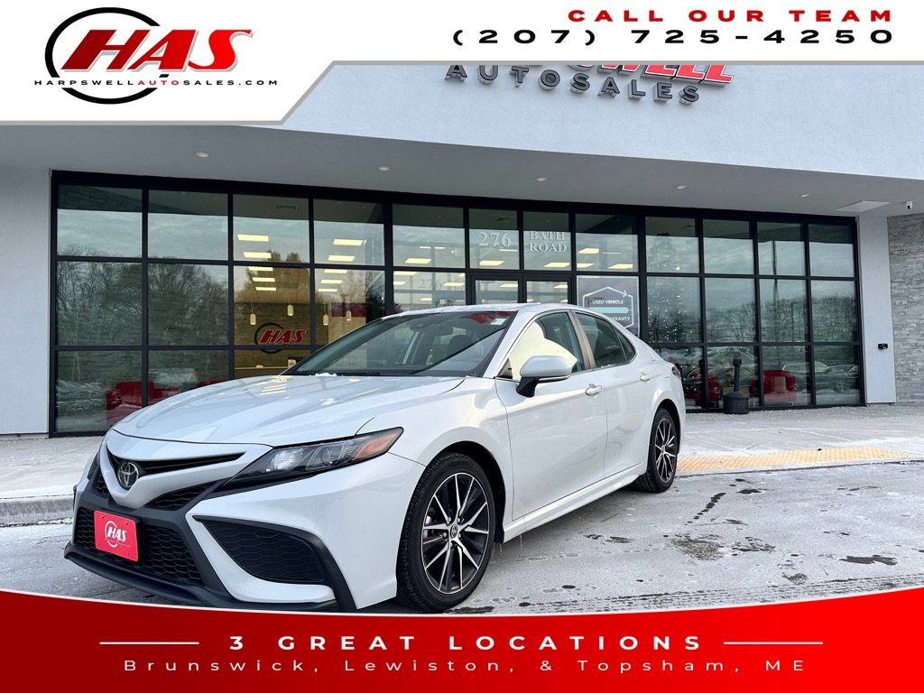 2024 Toyota Camry SE's photo