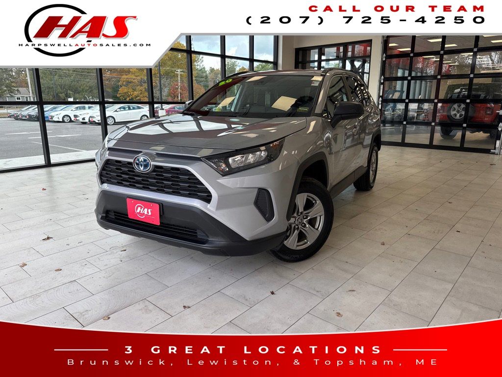 2022 Toyota RAV4 LE's photo