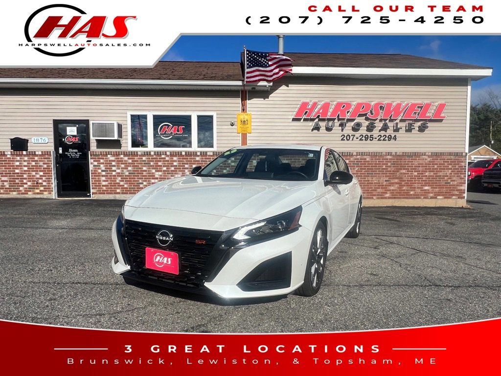 2023 Nissan Altima SR's photo