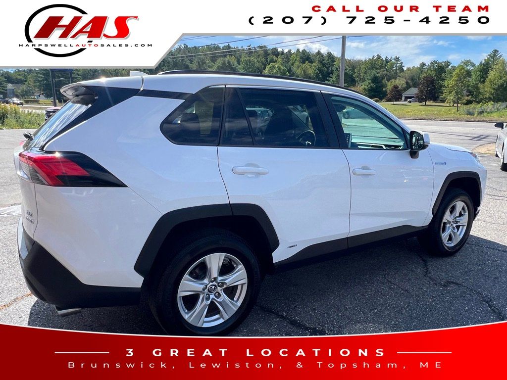2020 Toyota RAV4 XLE - Photo 7