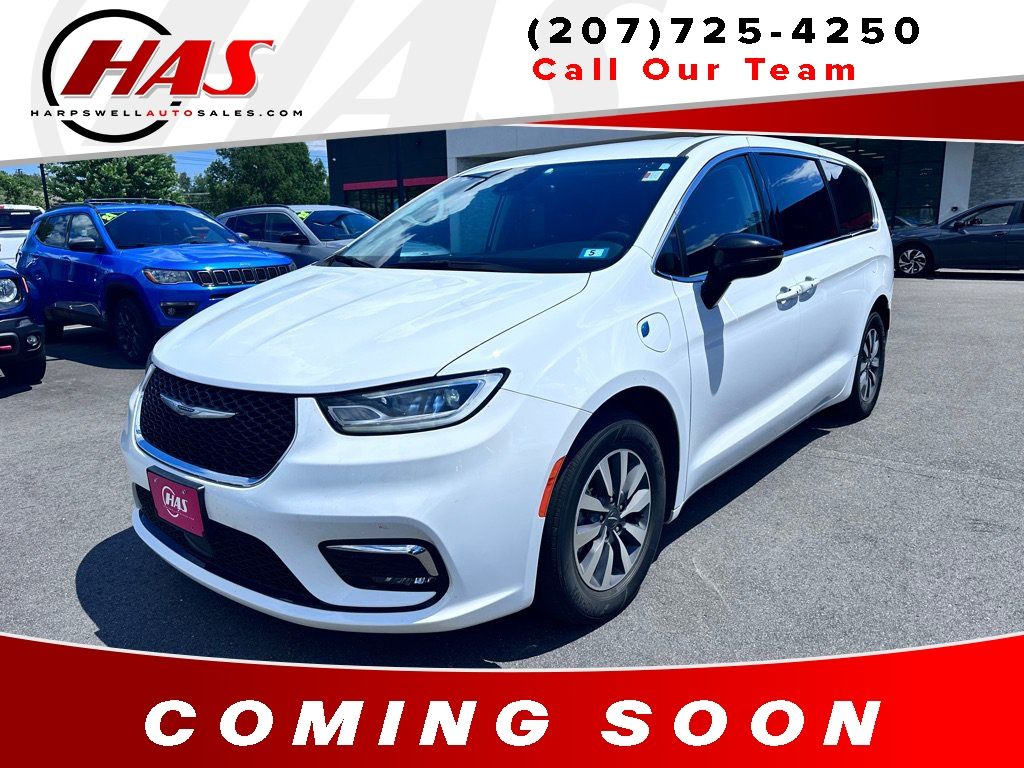 2024 Chrysler Pacifica Hybrid Select PHEV's photo