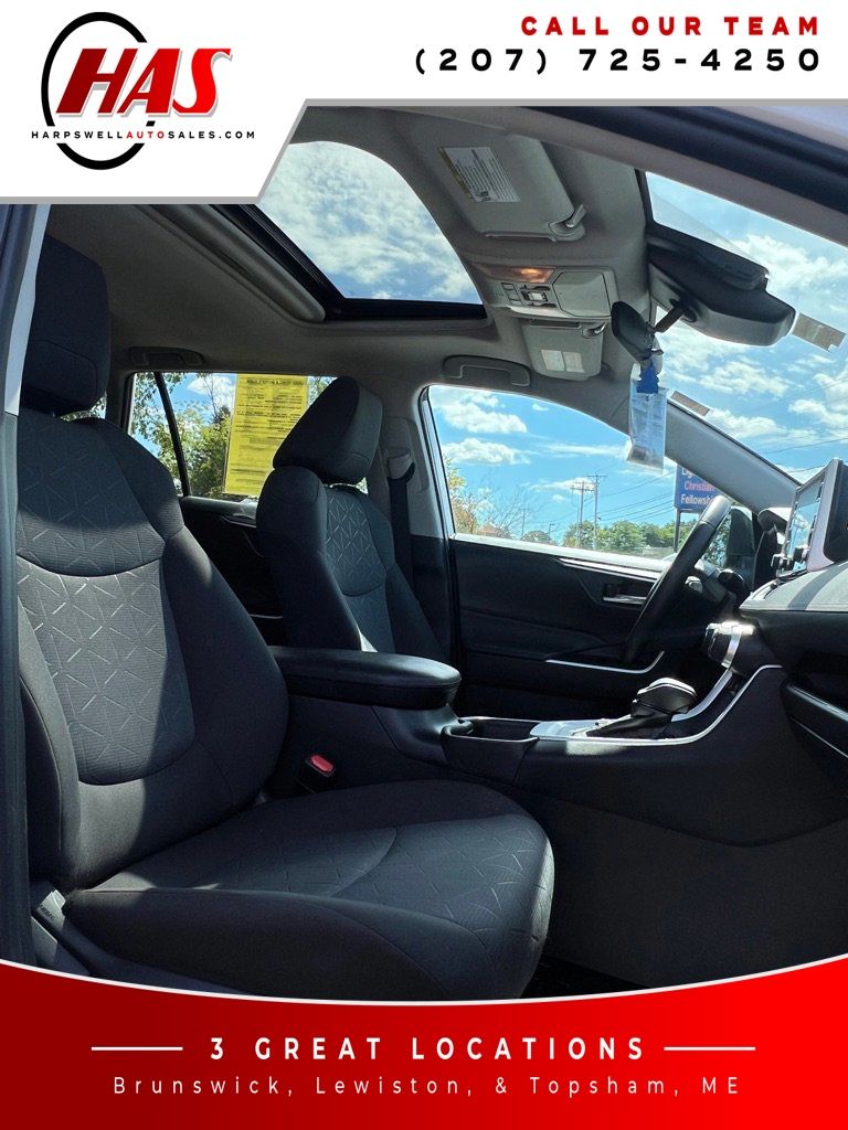 2020 Toyota RAV4 XLE - Photo 14