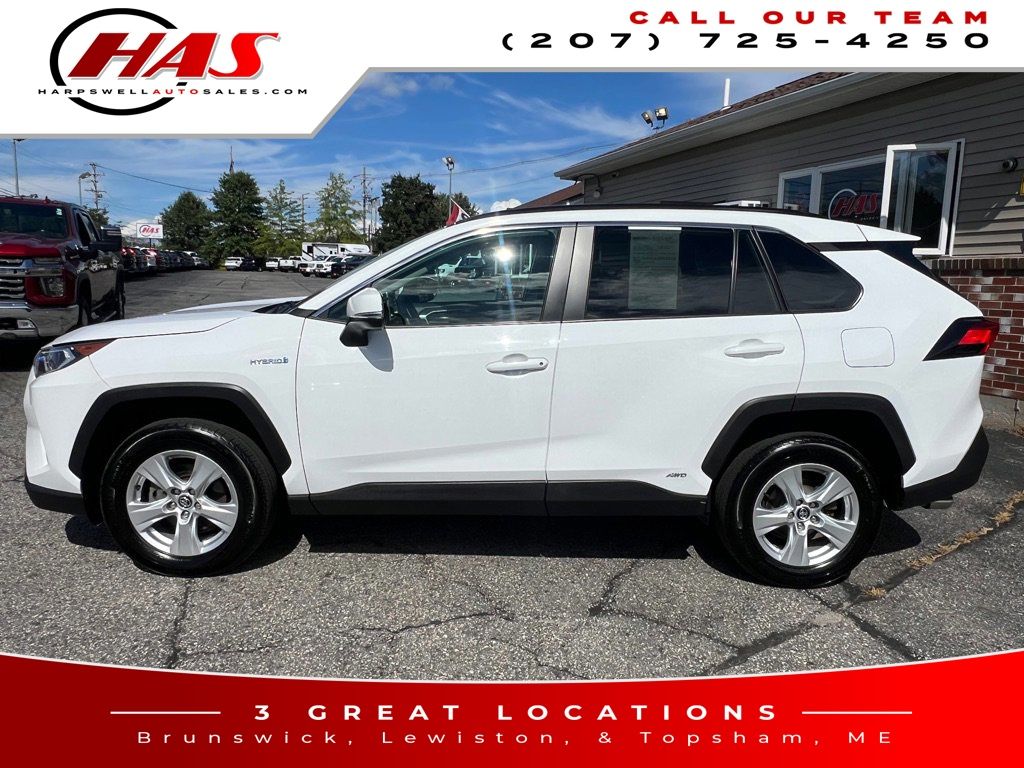 2020 Toyota RAV4 XLE - Photo 3