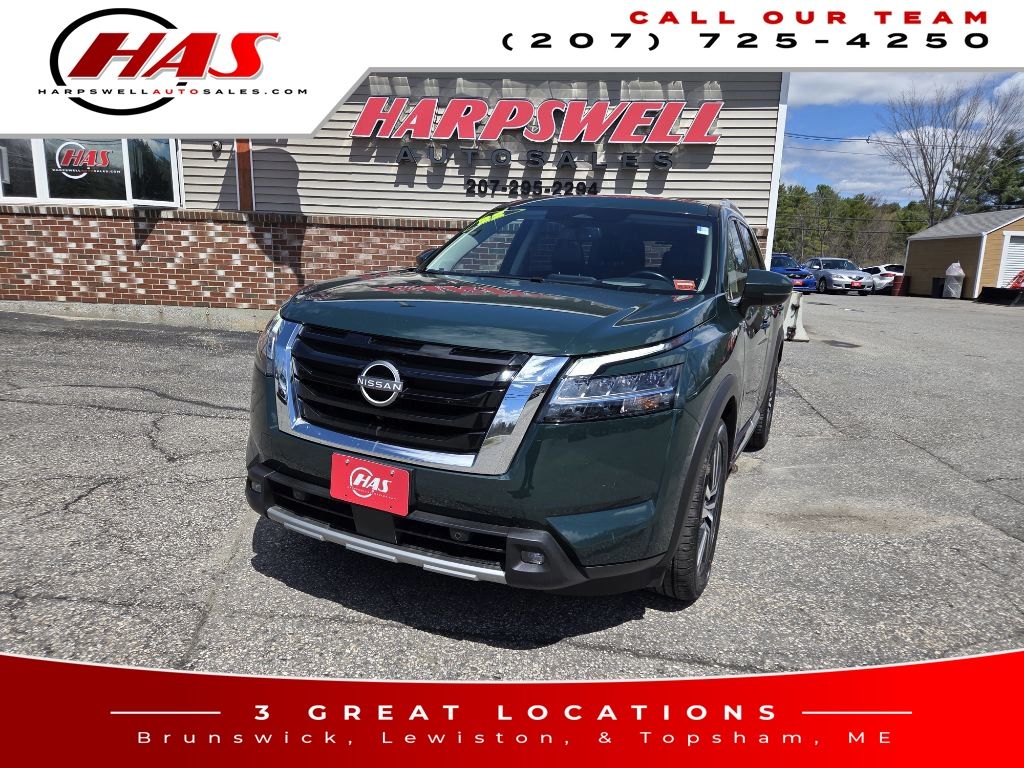2022 Nissan Pathfinder Platinum 4WD's photo