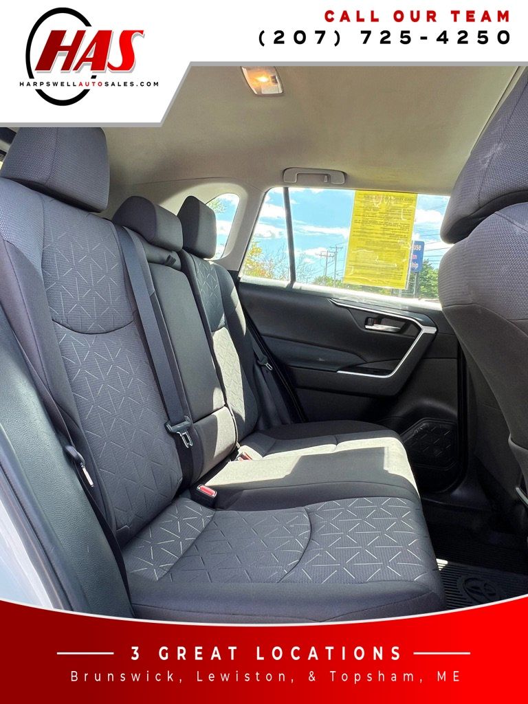 2020 Toyota RAV4 XLE - Photo 13