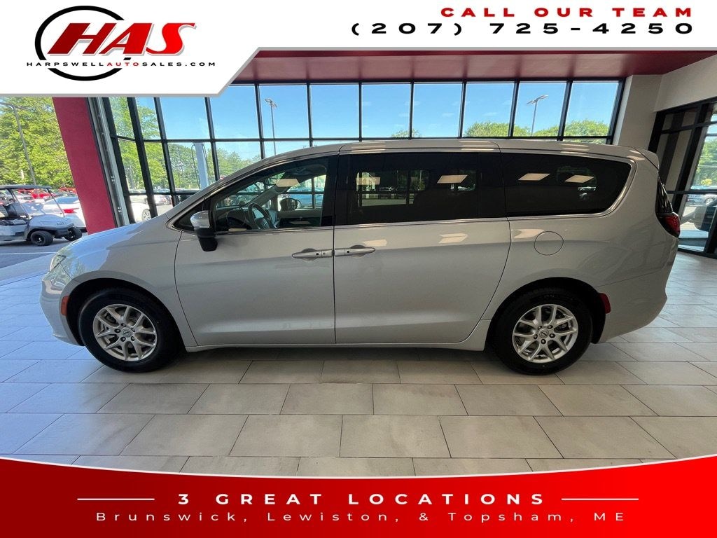 Used 2023 Chrysler Pacifica Touring L Minivan/Van