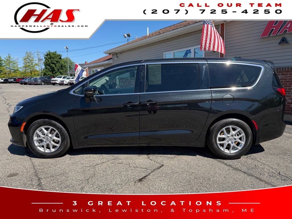 Used 2023 Chrysler Pacifica Touring L Minivan/Van