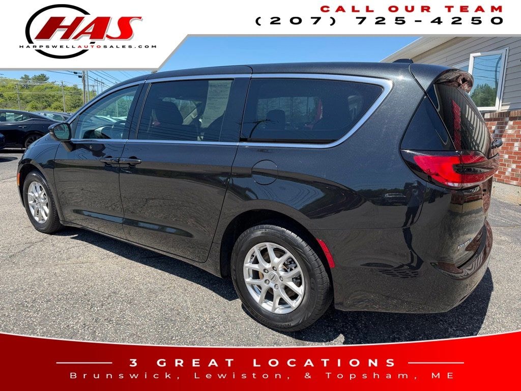 Used 2023 Chrysler Pacifica Touring L Minivan/Van