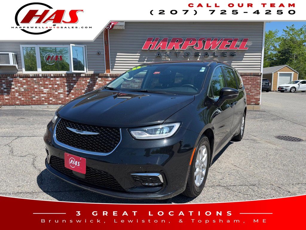 2023 Chrysler Pacifica Touring L's photo