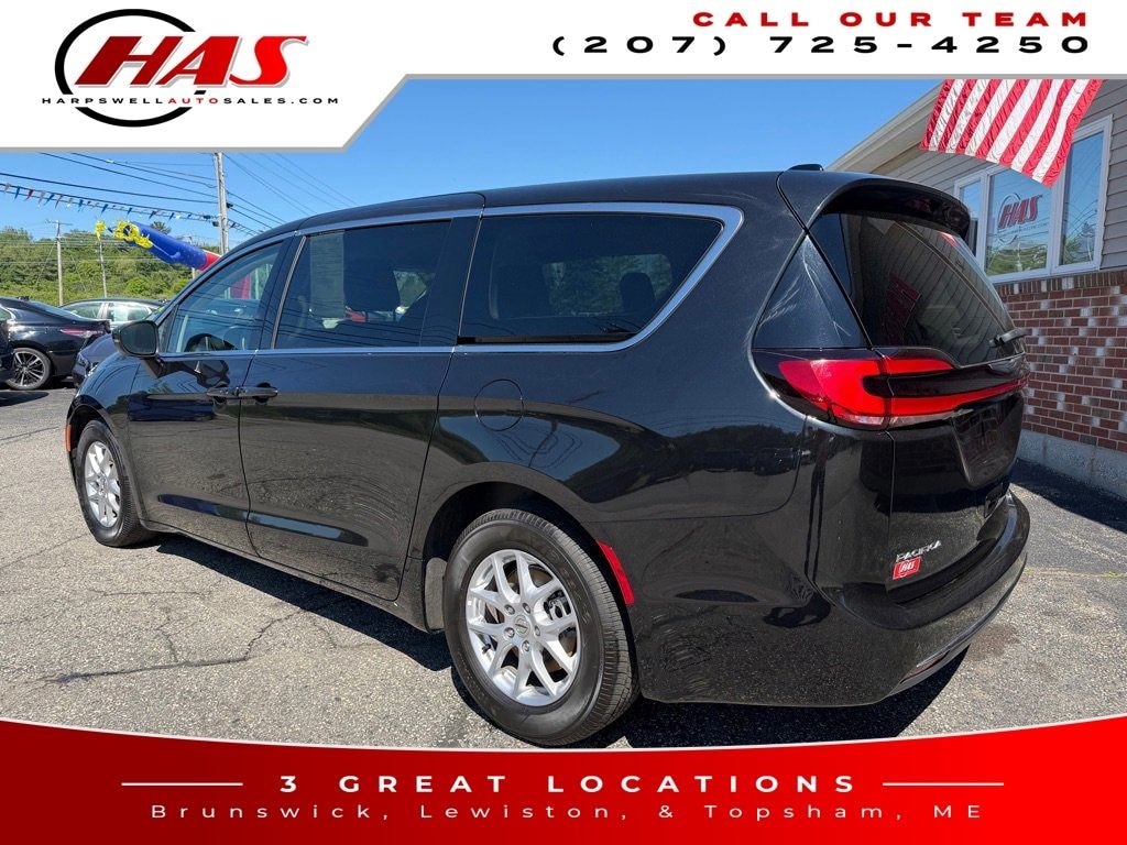 Used 2023 Chrysler Pacifica Touring L Minivan/Van