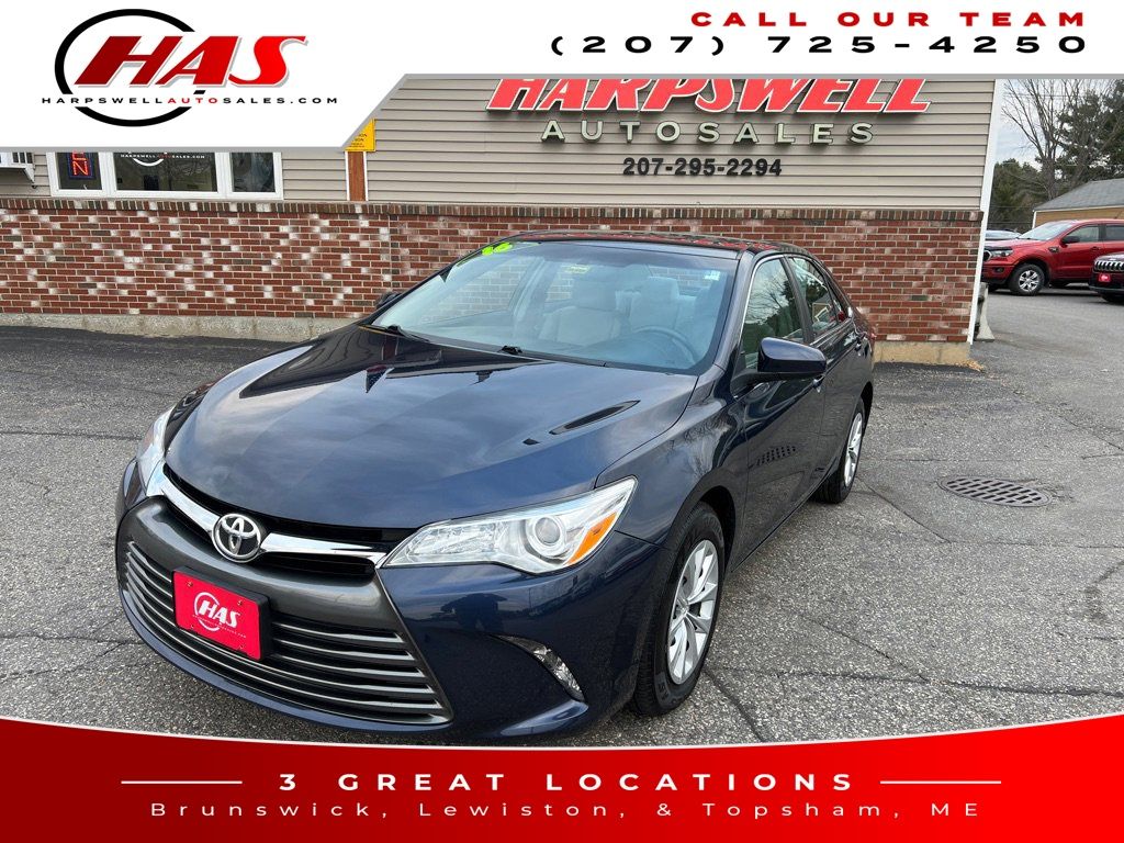 2016 Toyota Camry LE's photo