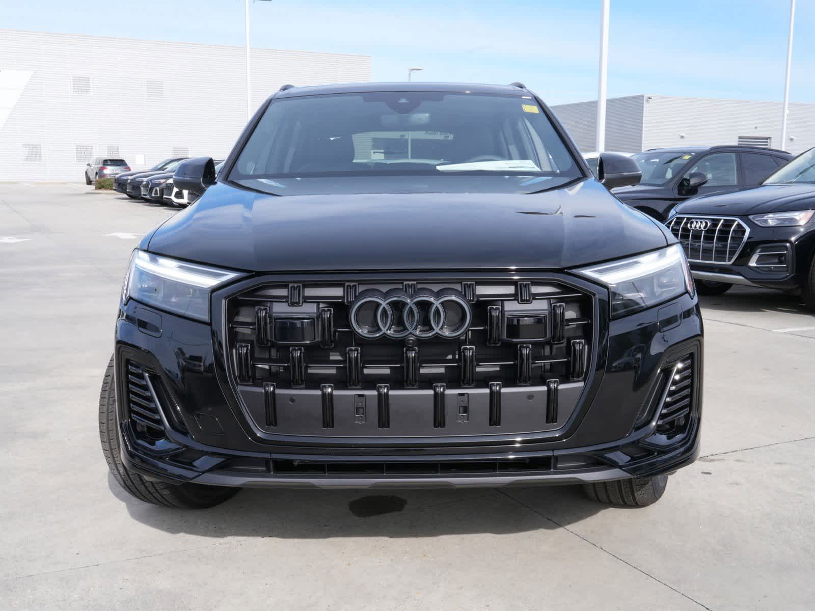 2025 Audi Q7 45 Premium Plus photo 2