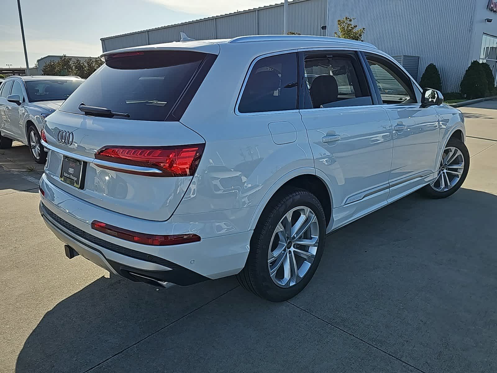 2025 Audi Q7 45 Premium Plus photo 3