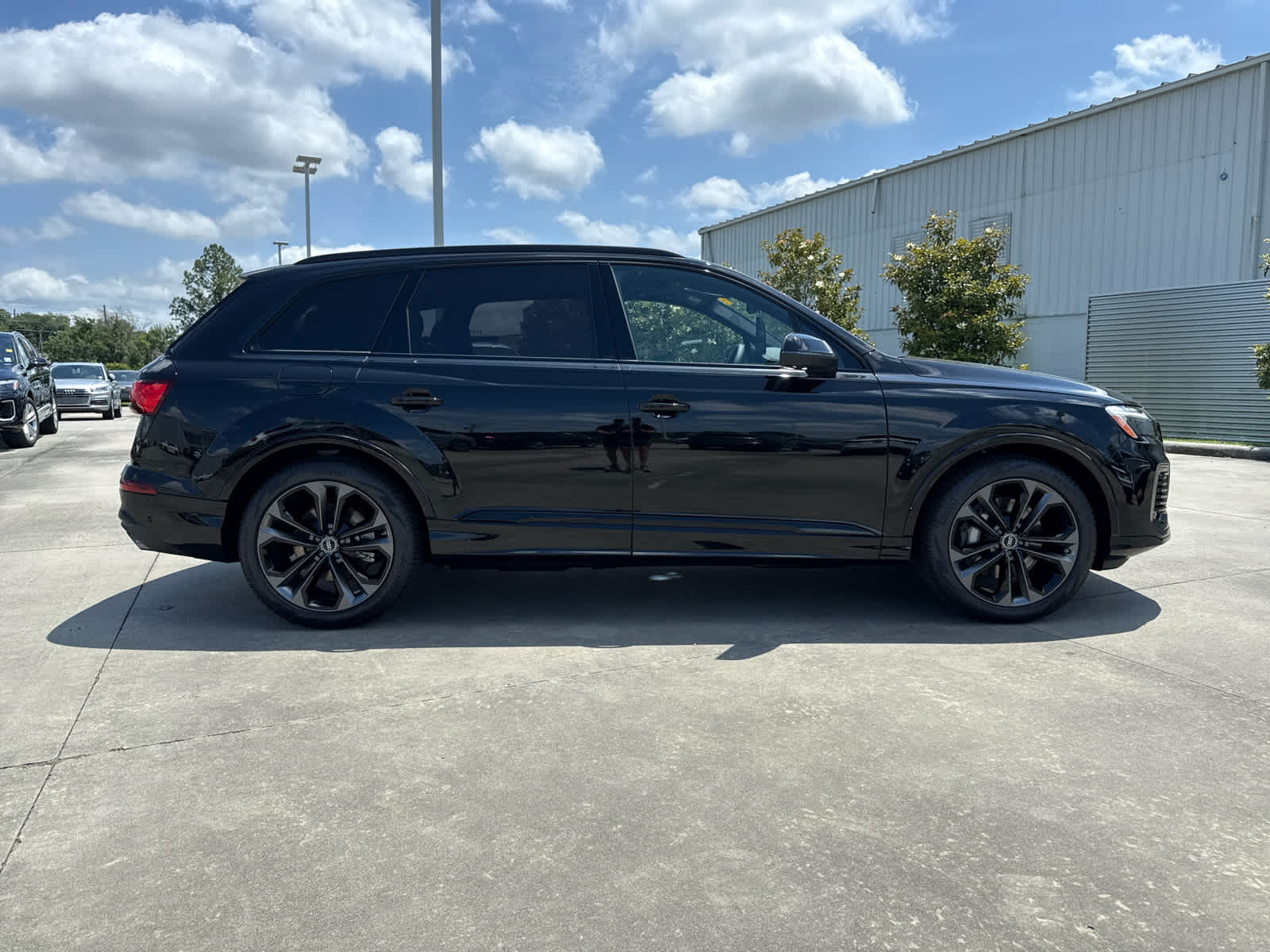 2025 Audi Q7 55 Premium Plus photo 4