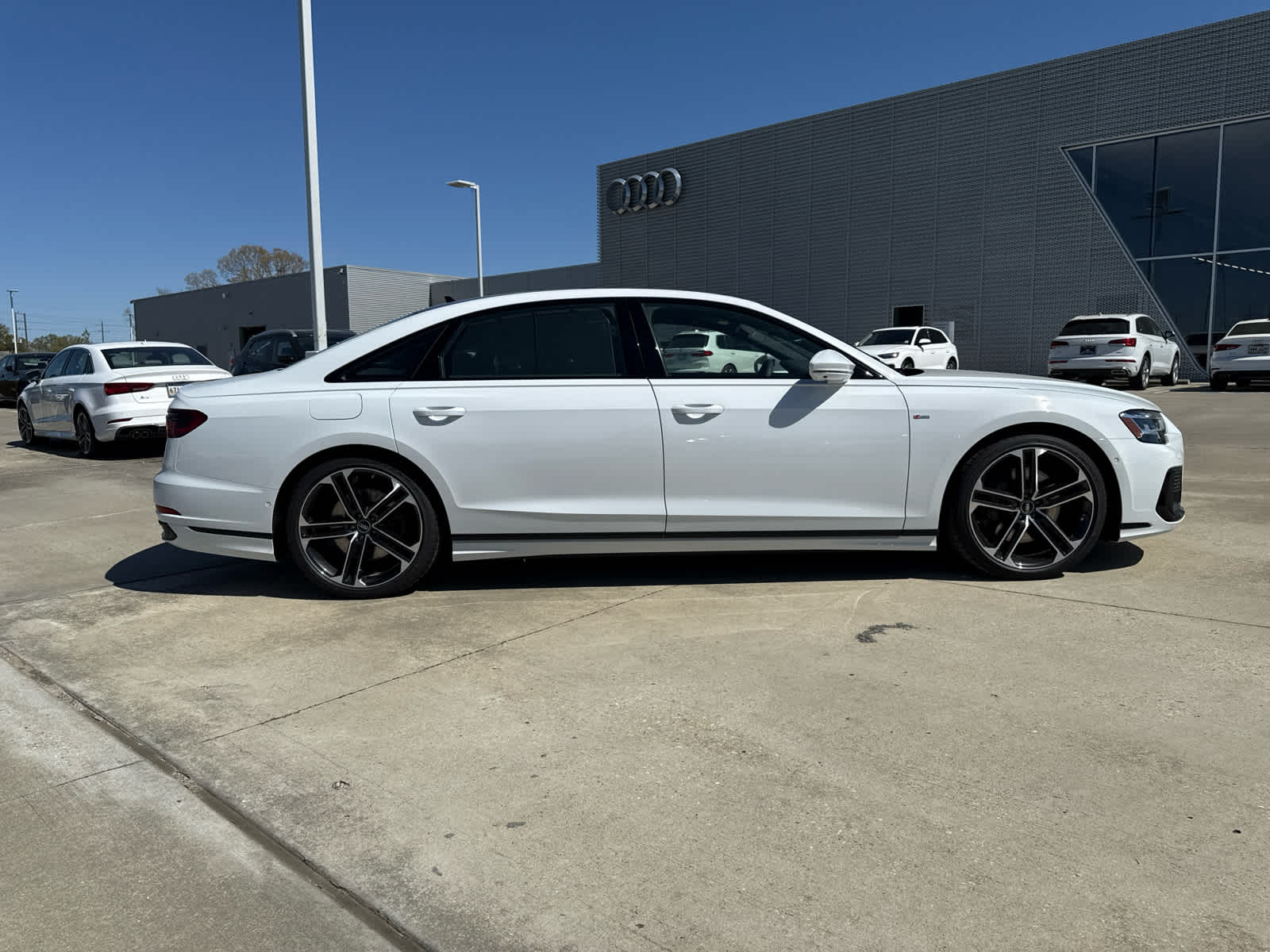 2025 Audi A8 L 55 photo 4