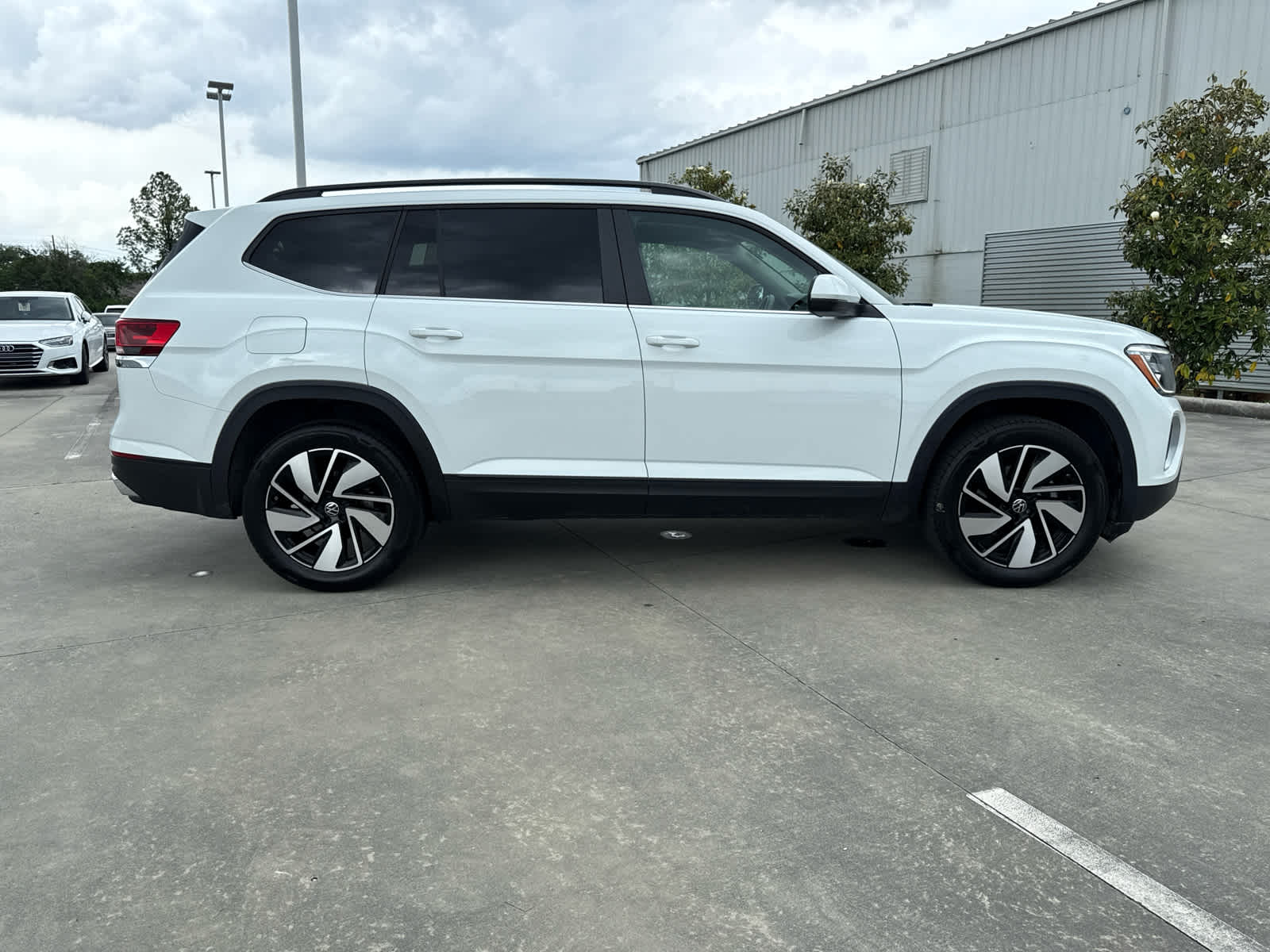 2024 Volkswagen Atlas SE photo 4