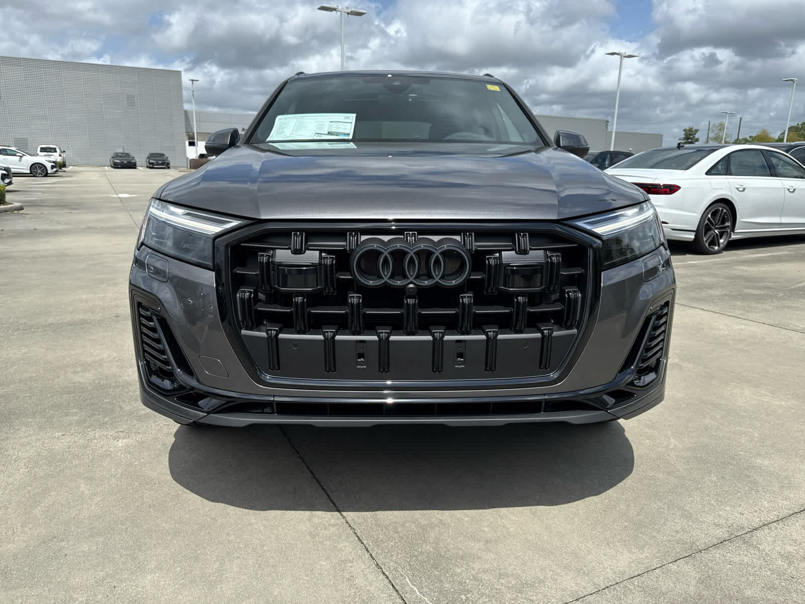 2025 Audi Q7 55 Premium Plus photo 2