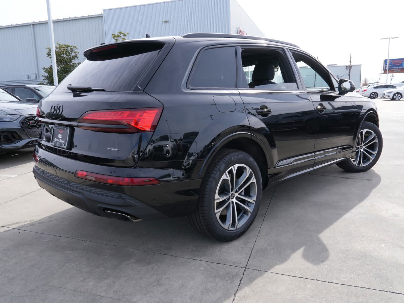 2025 Audi Q7 45 Premium Plus photo 4