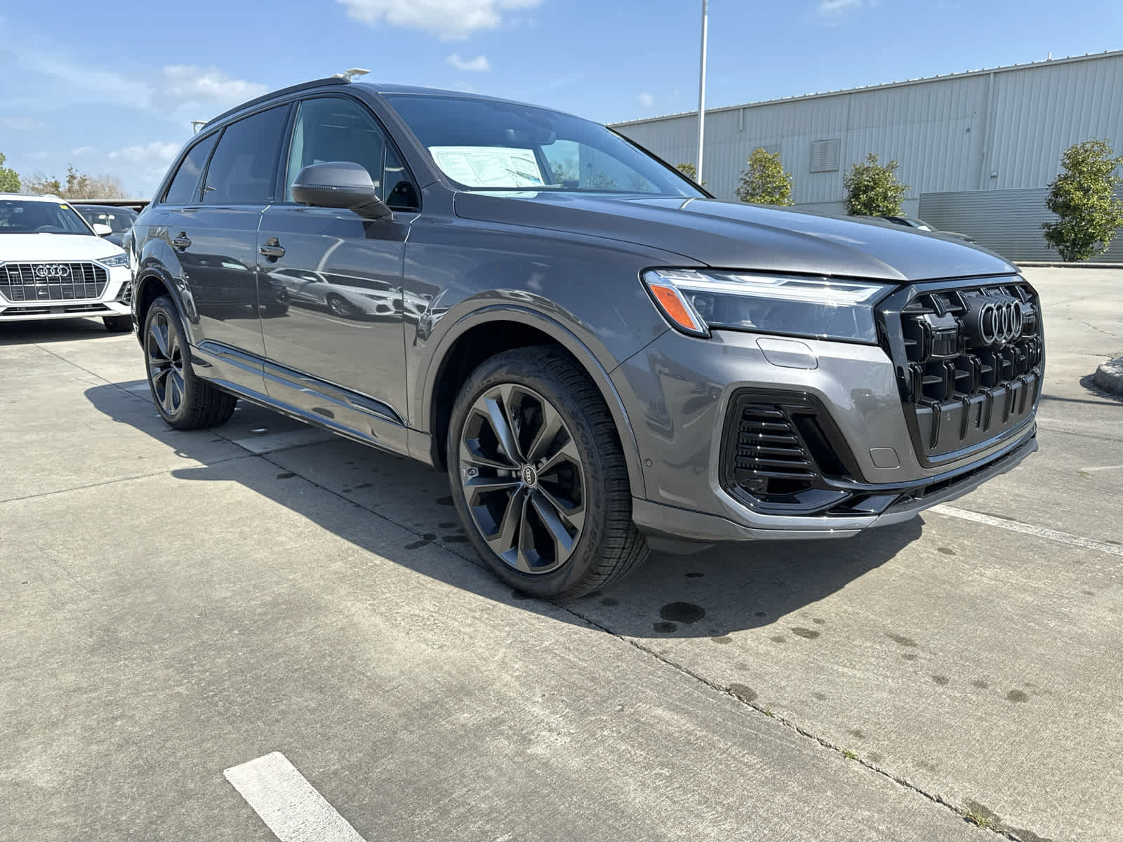 2025 Audi Q7 55 Premium Plus photo 3