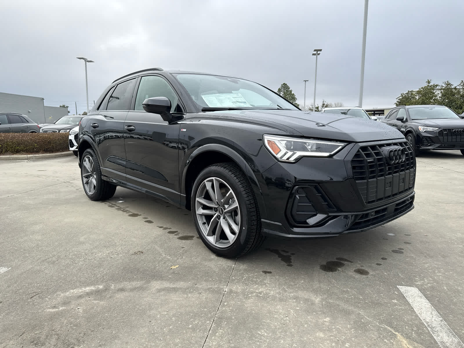 2025 Audi Q3 45 TFSI S line Premium photo 3