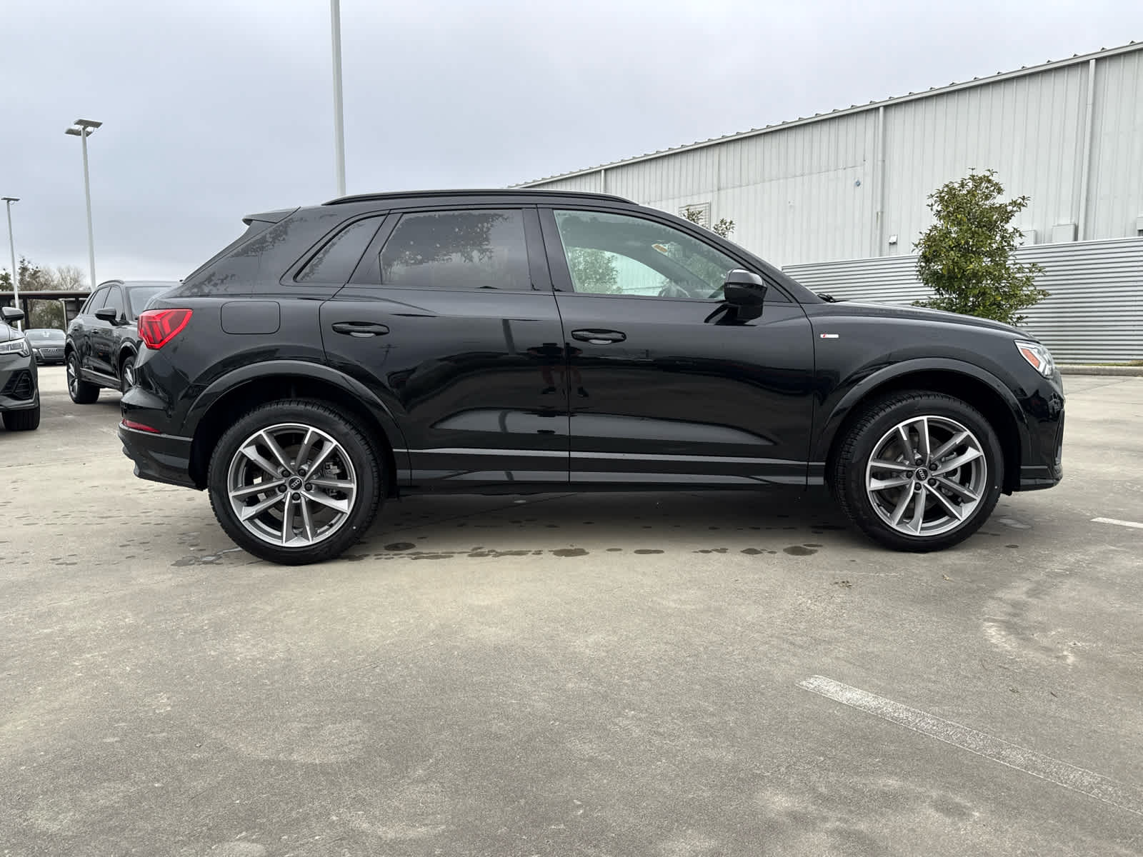 2025 Audi Q3 45 TFSI S line Premium photo 4