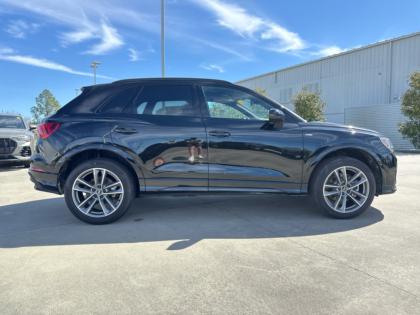 2025 Audi Q3 45 TFSI S line Premium photo 4