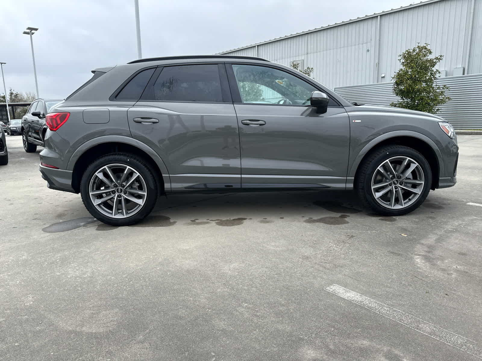 2025 Audi Q3 45 TFSI S line Premium photo 4
