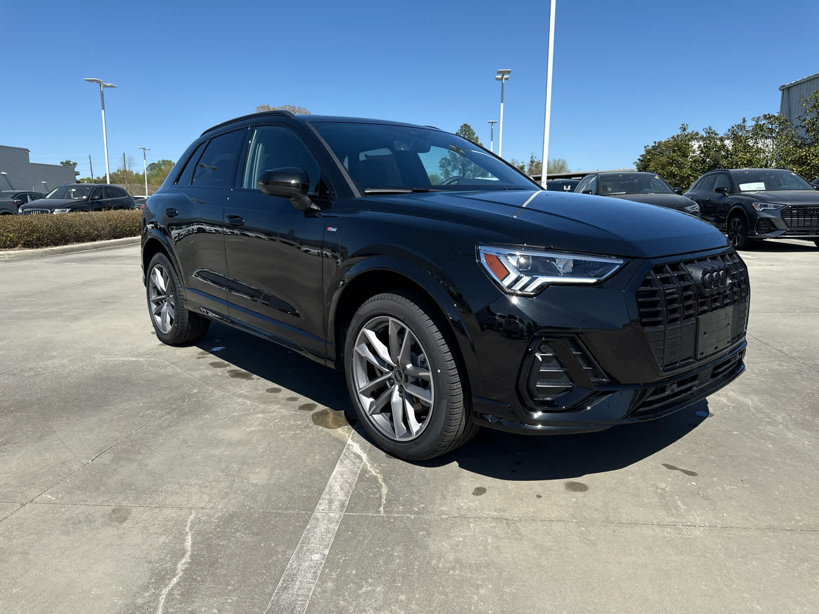 2025 Audi Q3 45 TFSI S line Premium photo 3