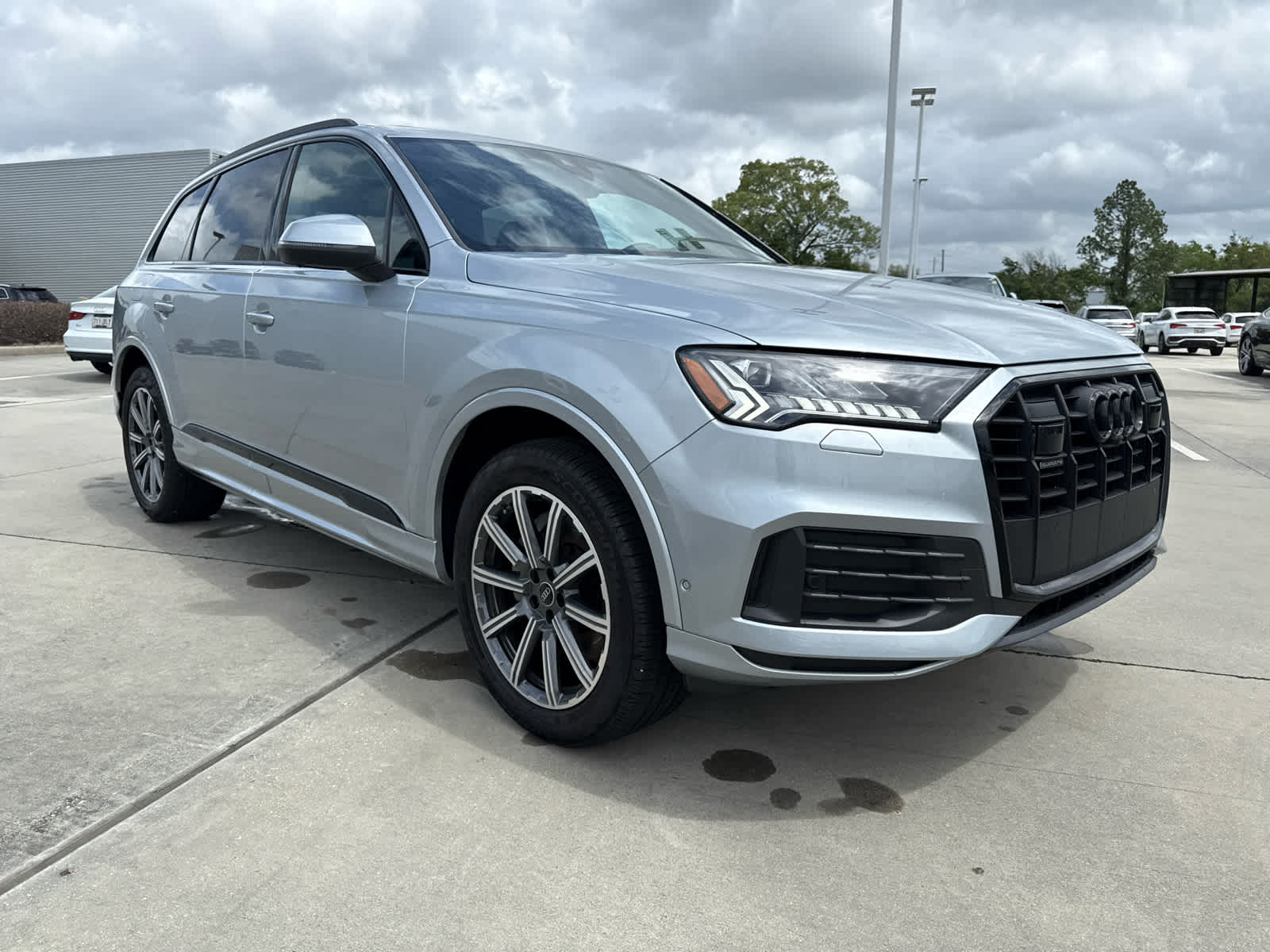 2024 Audi Q7 45 Premium Plus photo 3