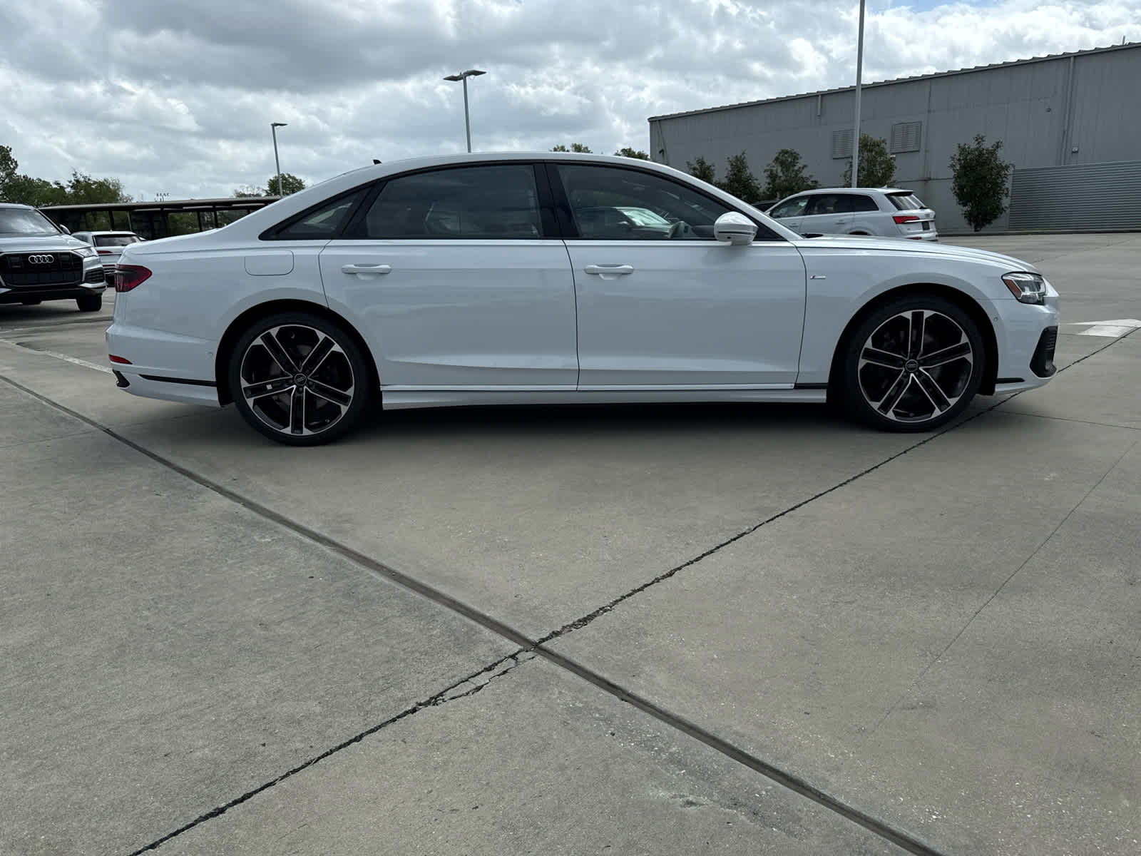 2025 Audi A8 L 55 photo 4
