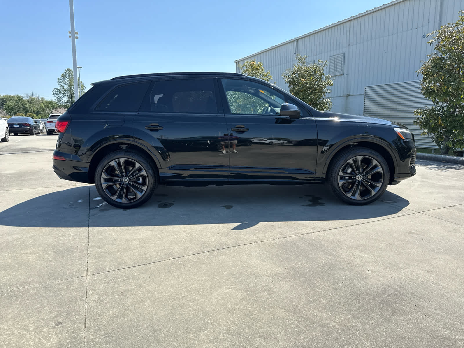 2025 Audi Q7 55 Premium Plus photo 4