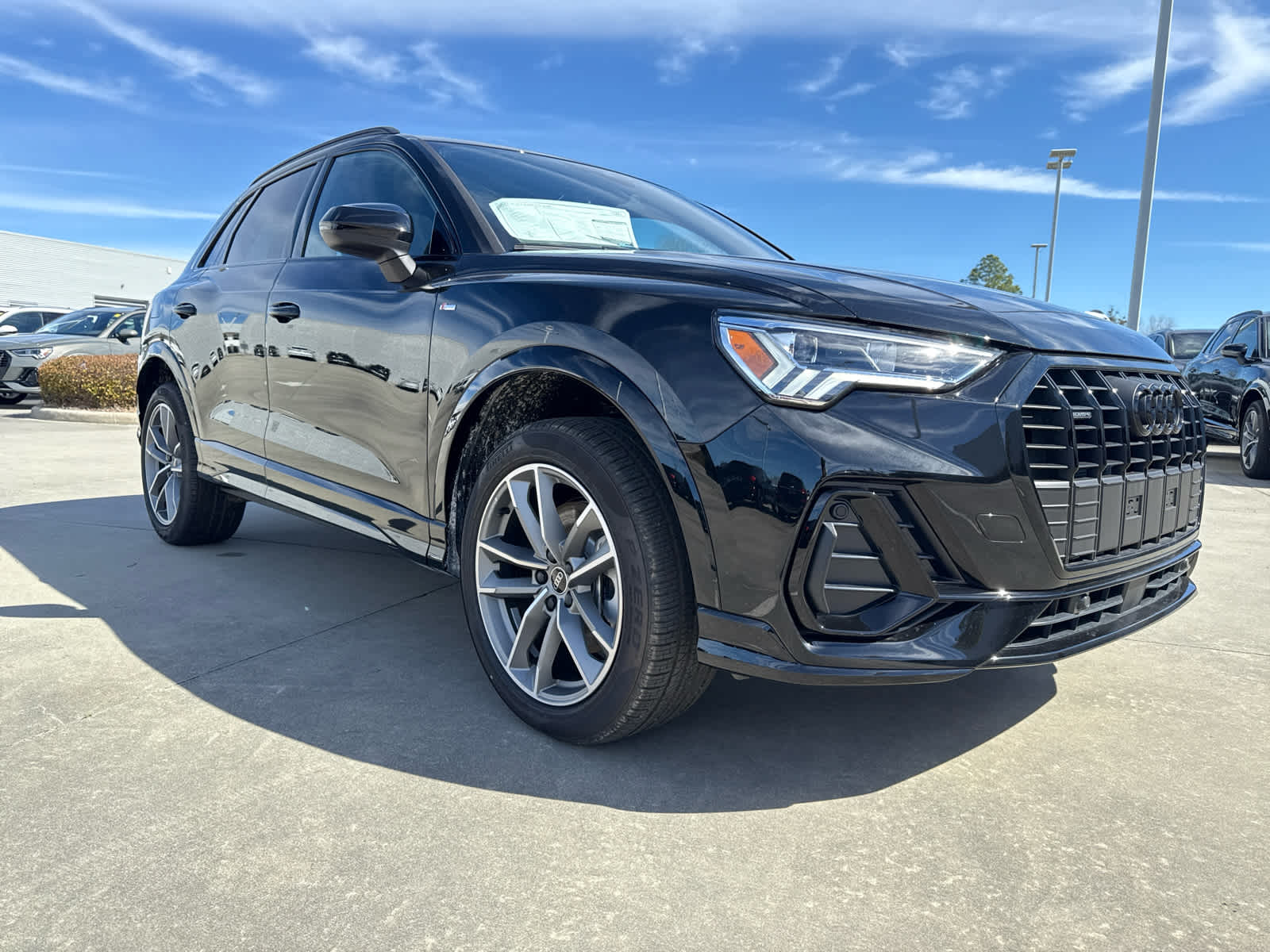 2025 Audi Q3 45 TFSI S line Premium photo 3