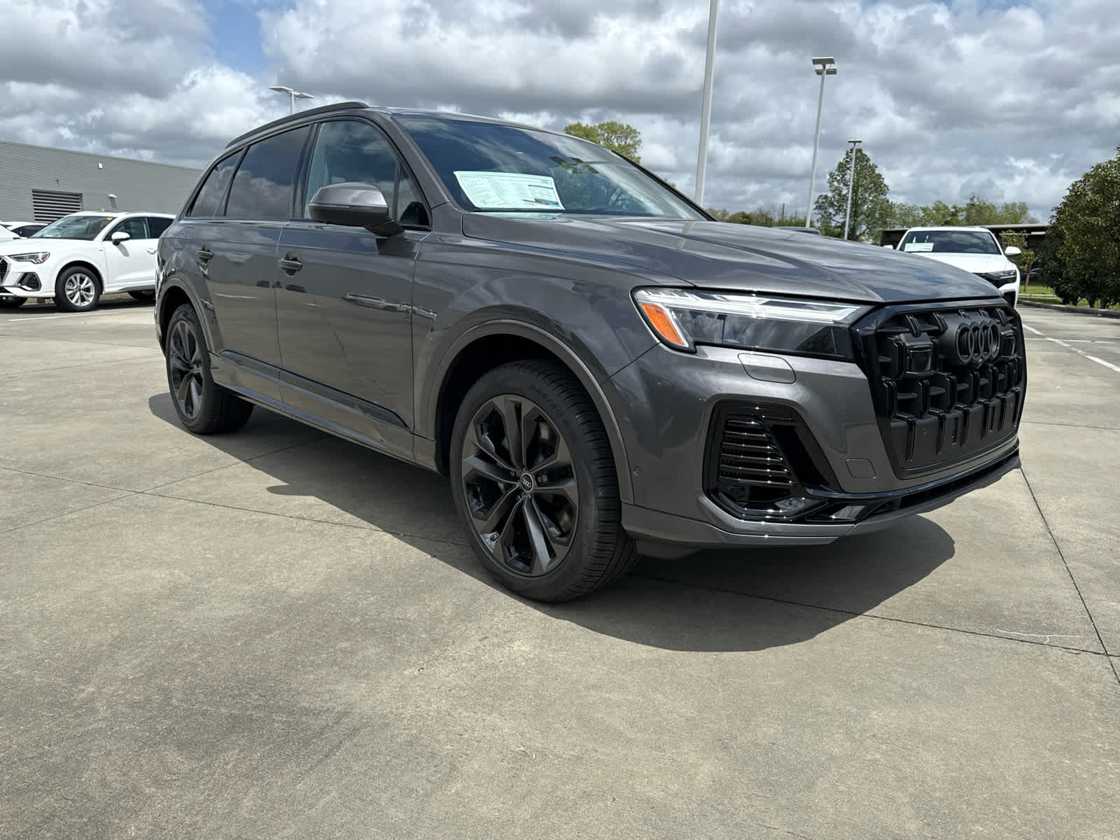 2025 Audi Q7 55 Premium Plus photo 3