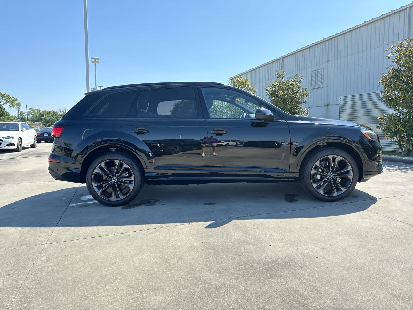 2025 Audi Q7 55 Premium Plus photo 4