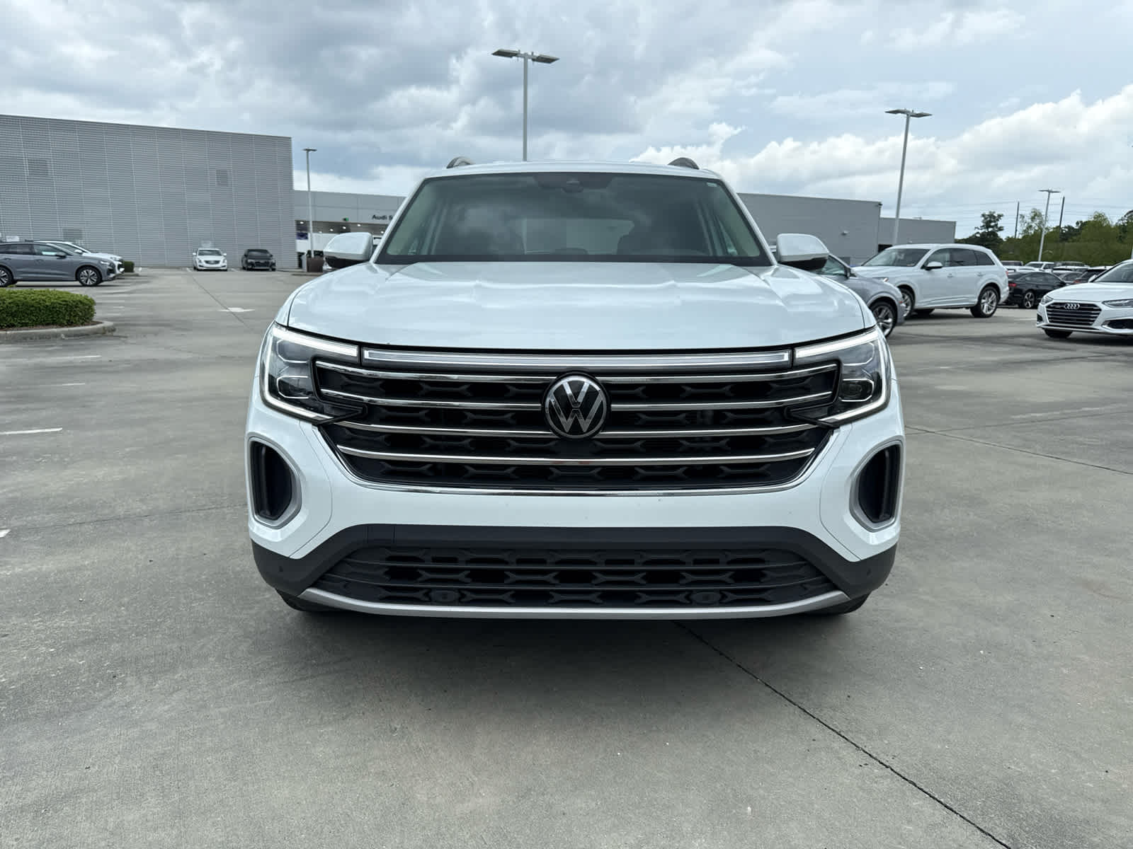 Used 2024 Volkswagen Atlas SE w/Tech with VIN 1V2HR2CA2RC534622 for sale in Baton Rouge, LA