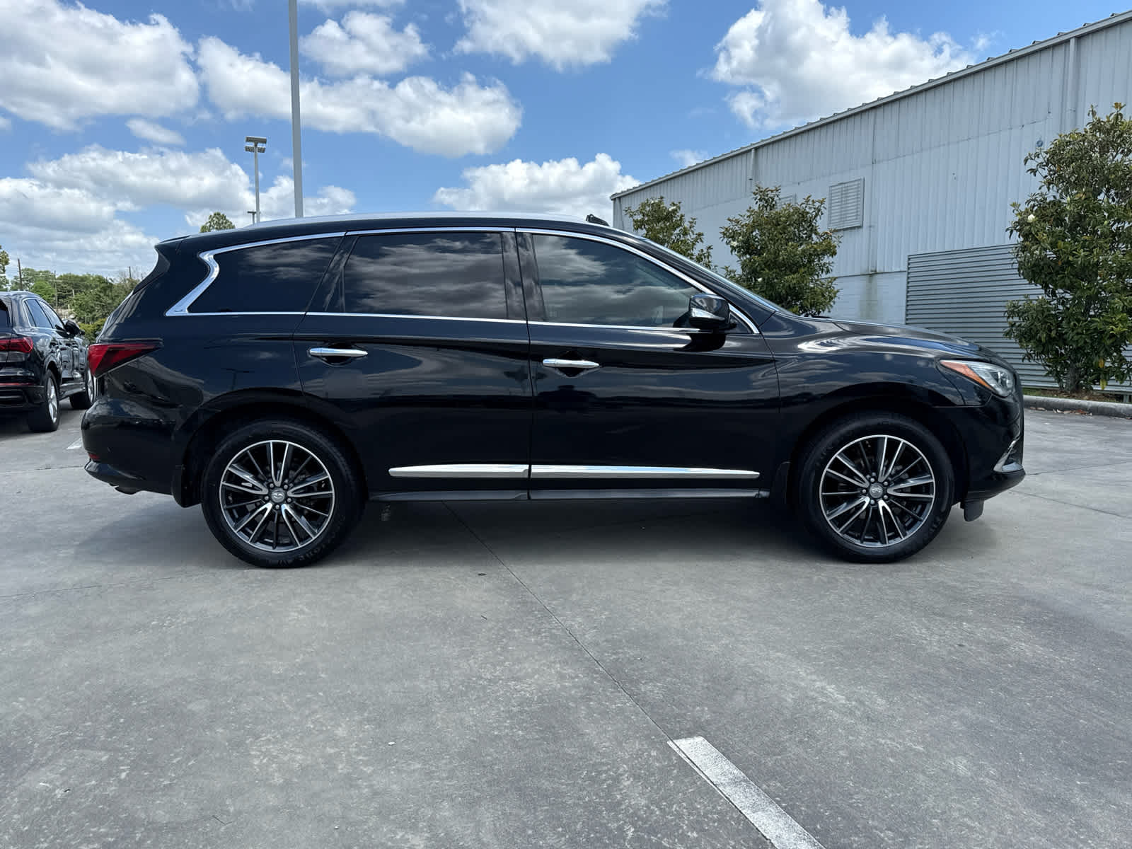 2019 Infiniti QX60 Luxe photo 4