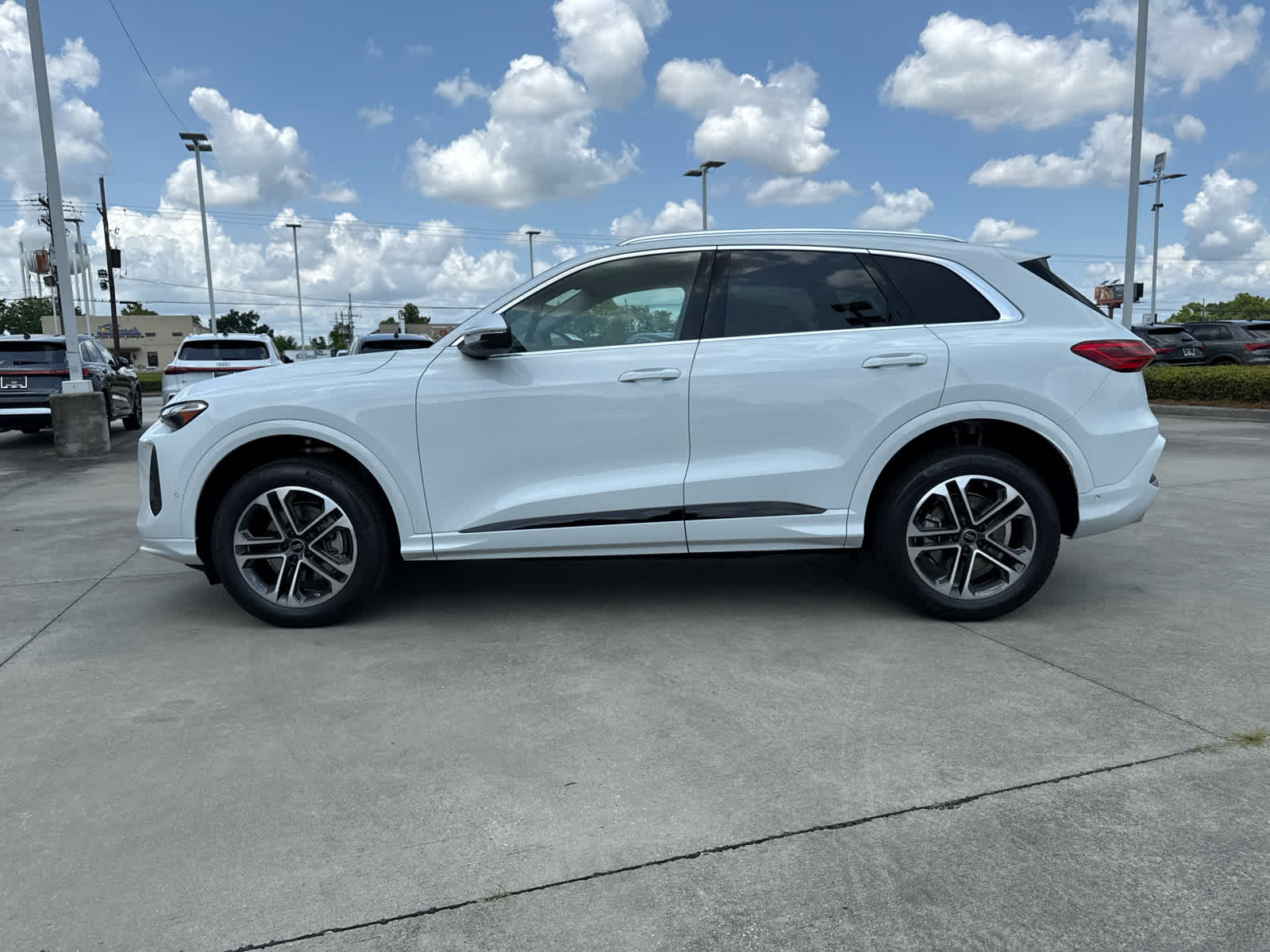 2025 Audi Q5 Premium - Photo 8