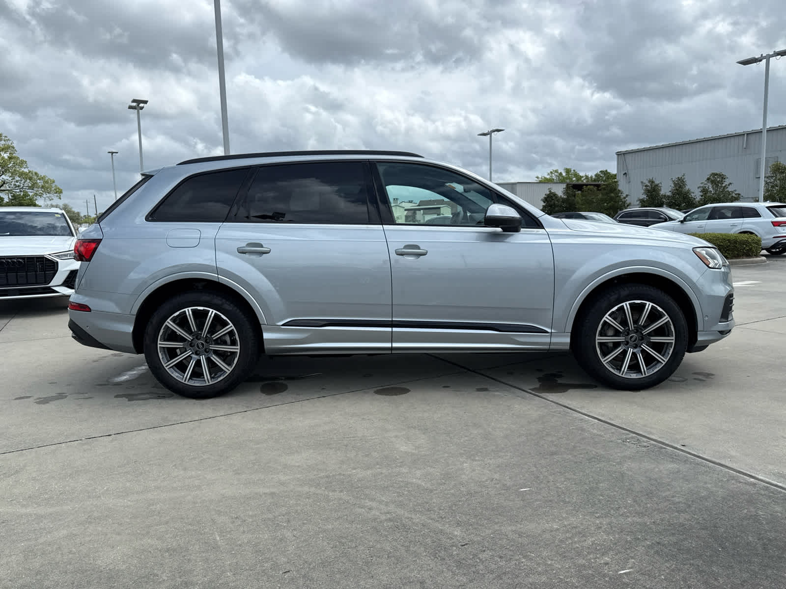 2024 Audi Q7 45 Premium Plus photo 4