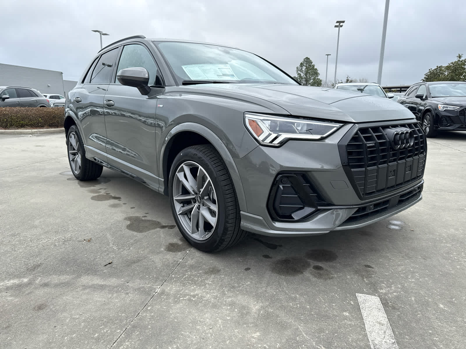2025 Audi Q3 45 TFSI S line Premium photo 3