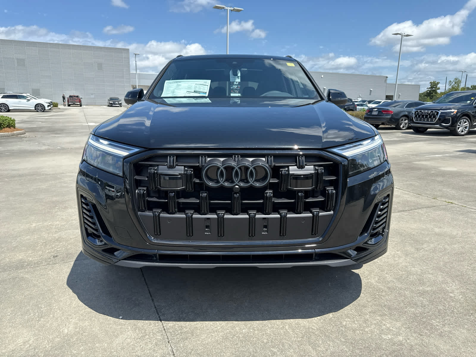 2025 Audi Q7 55 Premium Plus photo 2
