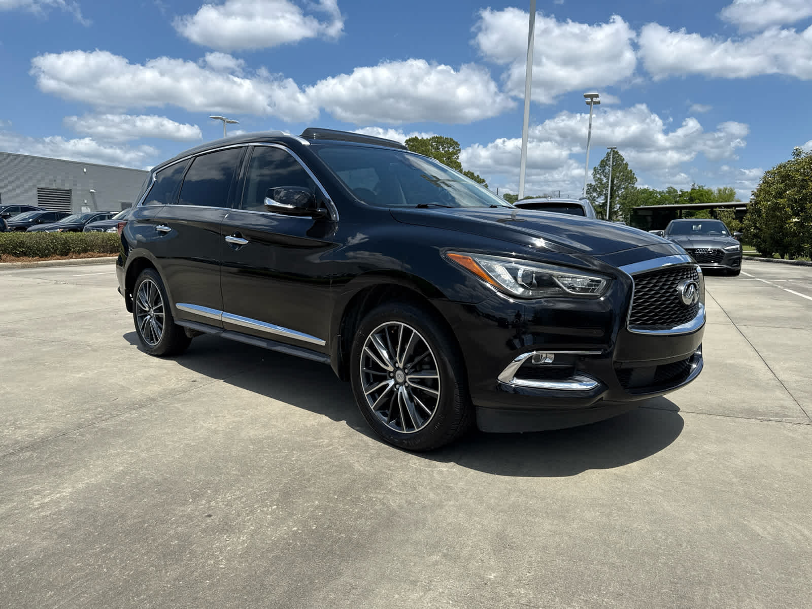 2019 Infiniti QX60 Luxe photo 3