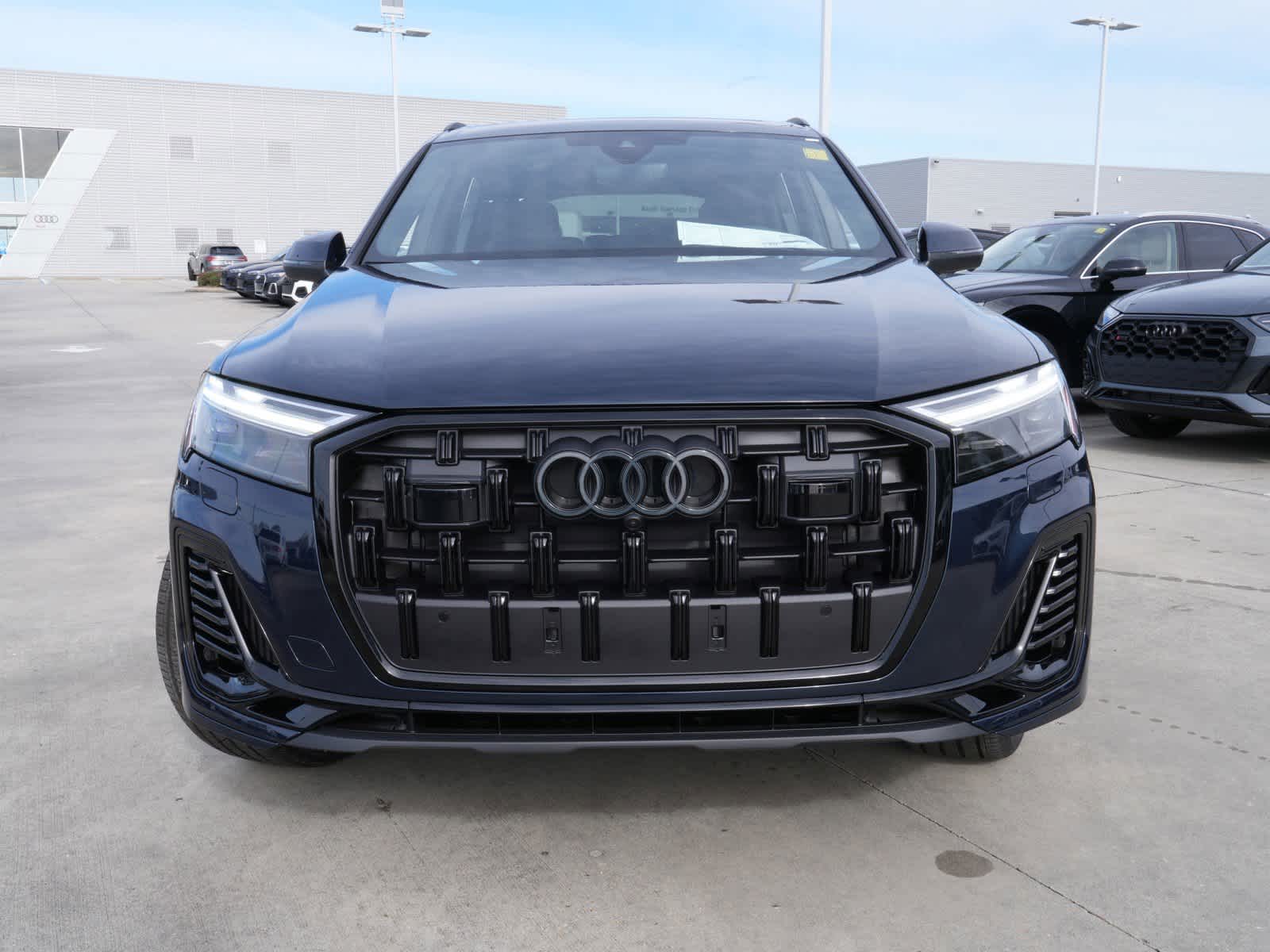 2025 Audi Q7 55 Premium Plus photo 2