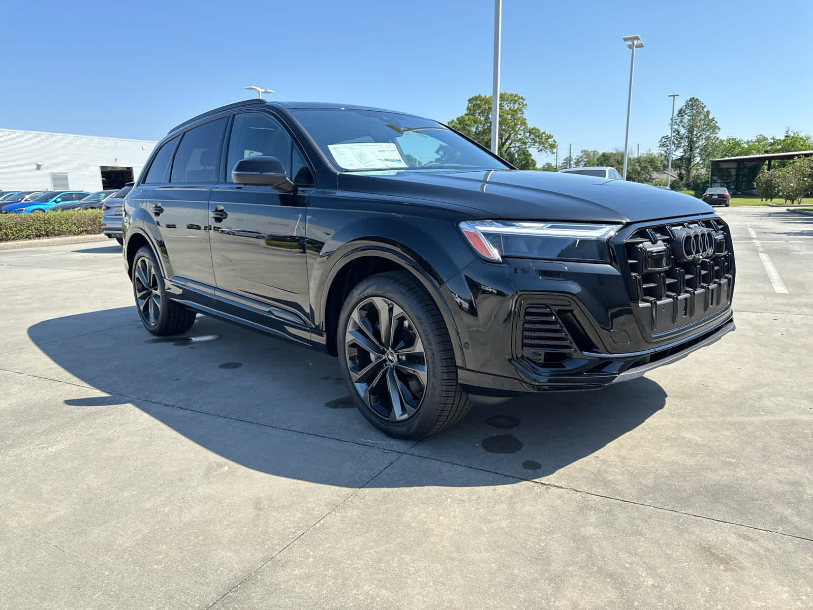 2025 Audi Q7 55 Premium Plus photo 3
