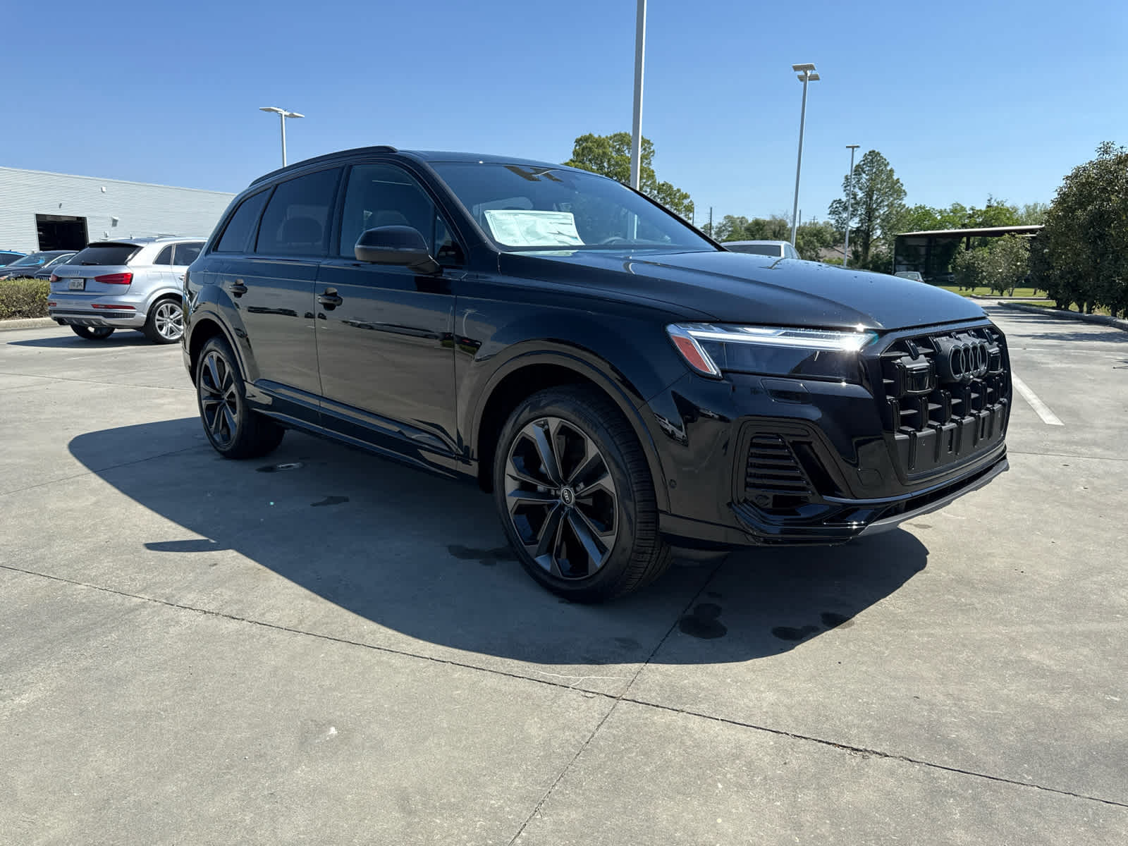 2025 Audi Q7 55 Premium Plus photo 3