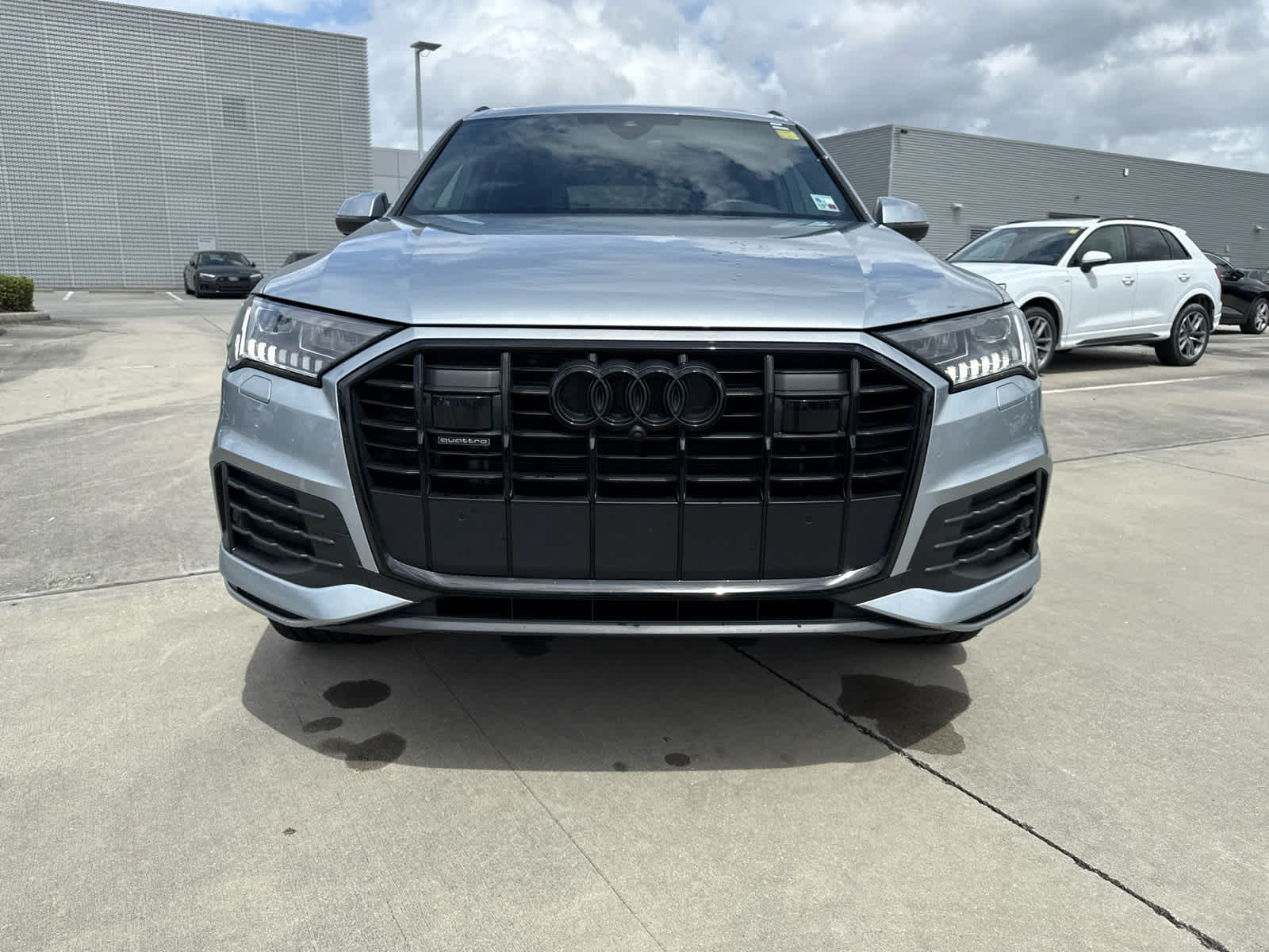 2024 Audi Q7 45 Premium Plus photo 2