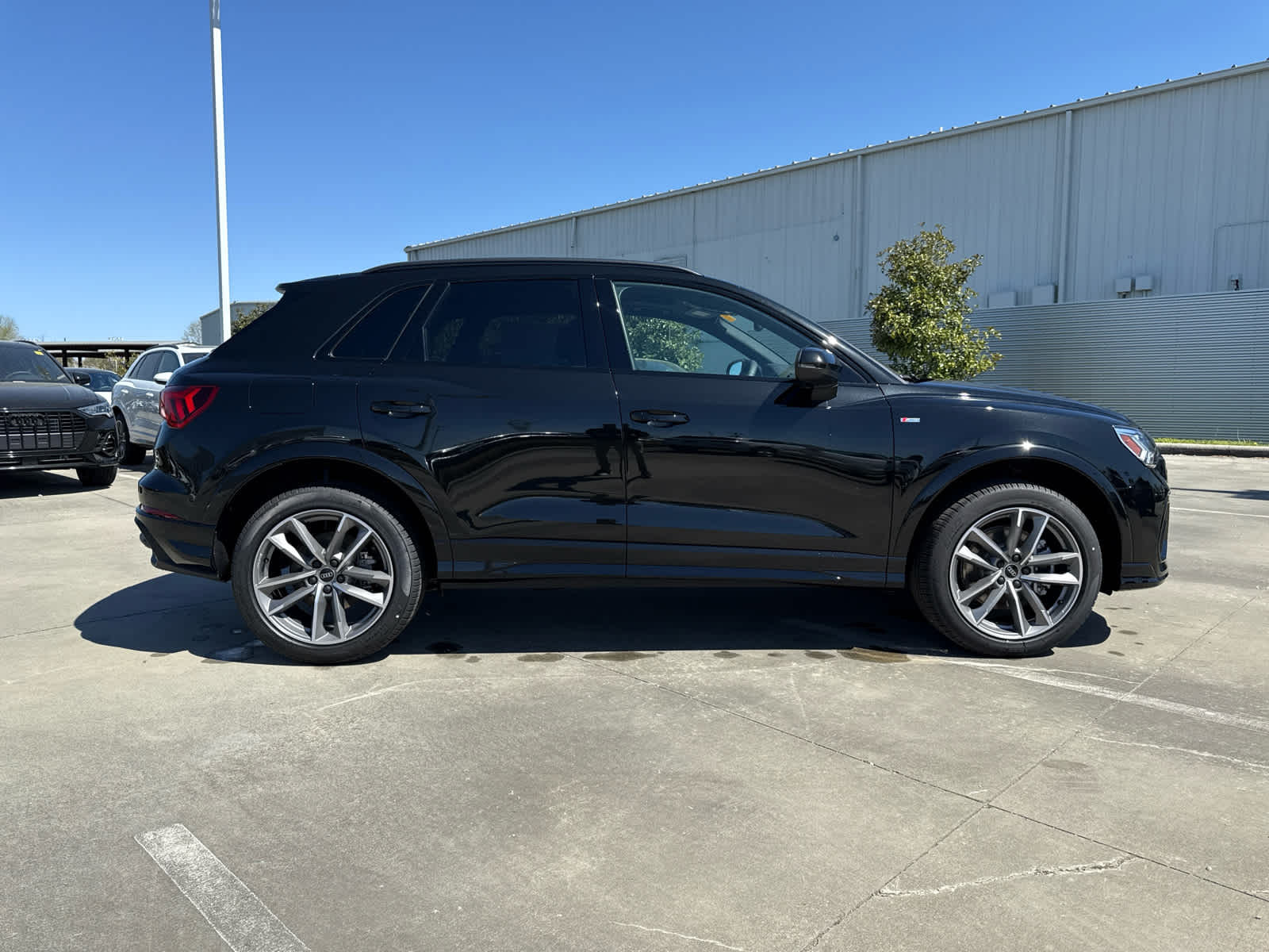 2025 Audi Q3 45 TFSI S line Premium photo 4