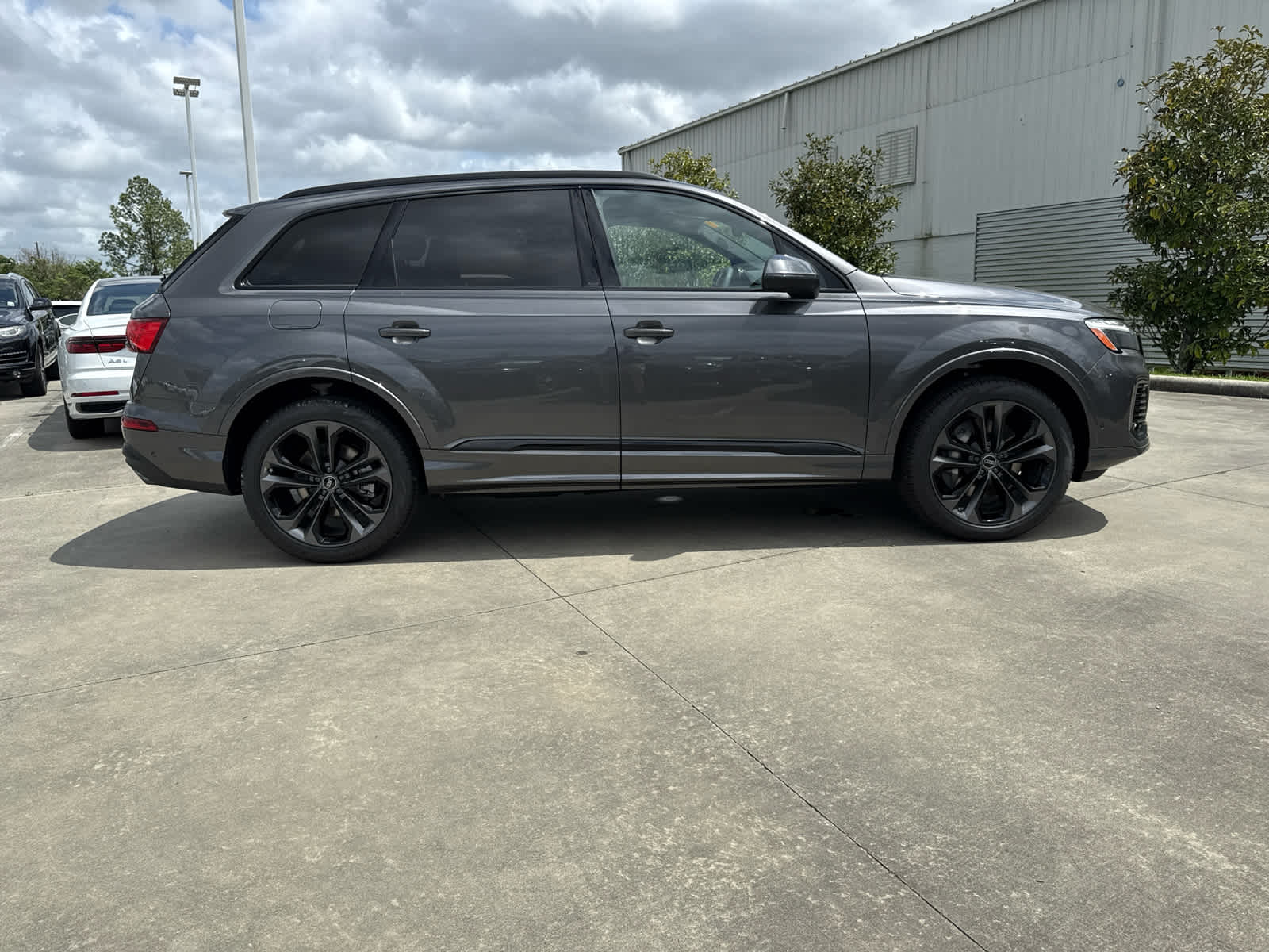 2025 Audi Q7 55 Premium Plus photo 4